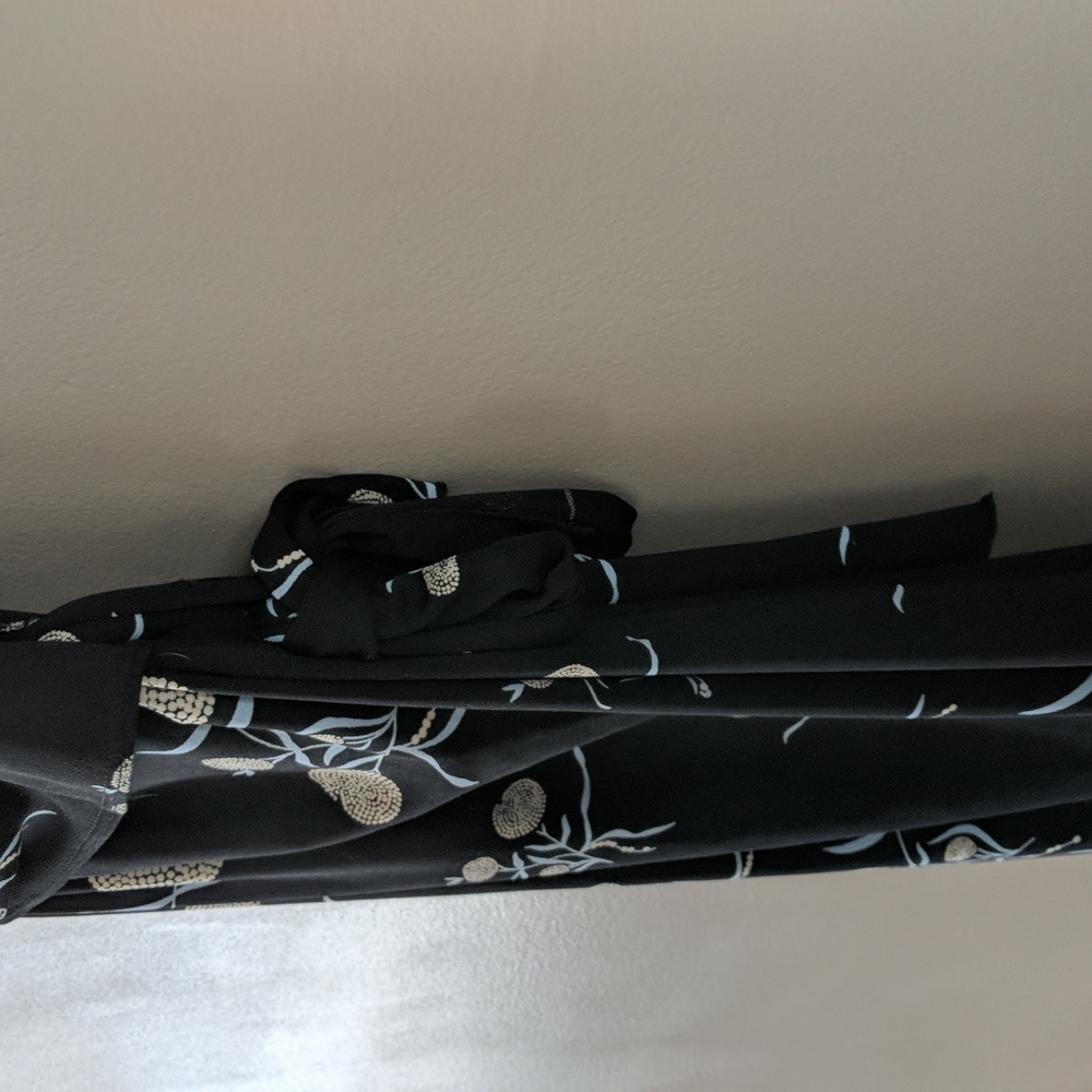 BCBG MaxAzria Black floral wrap dress - Picture 7 of 9